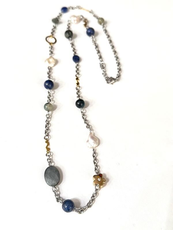 Collana in metallo e pietre naturali Mia